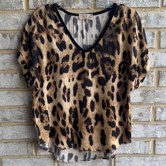 Sofia Made in Italy Short Sleeve V-Neck Animal Print Blouse Women's Size M - Picture 1 of 7